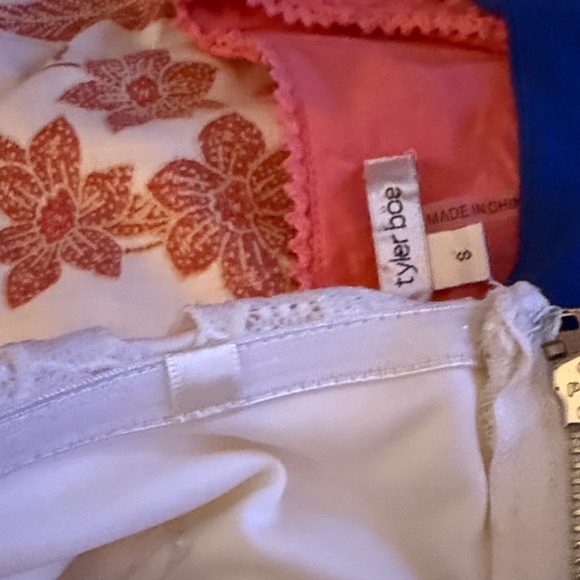 Romeo & Juliet Couture White Floral Lace Dress - Picture 4 of 6